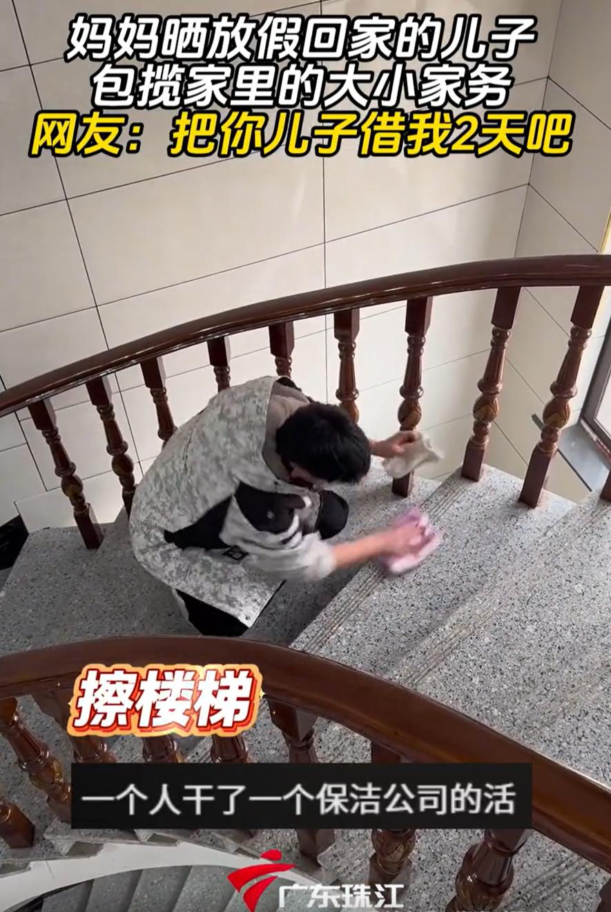 这孩子没白养！广东珠江，一名大学生放假回家，别的孩子都是在家里饭来张口，衣来伸手