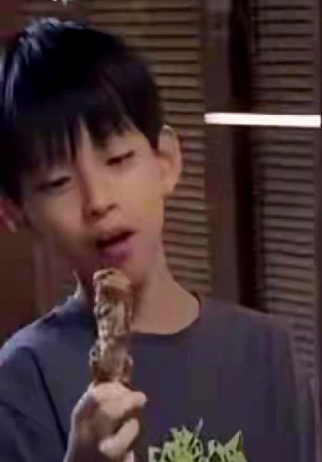 读到这篇关于大S和子女的文章，手里的茶瞬间就不香了。
文中那句“若非英年早逝”，