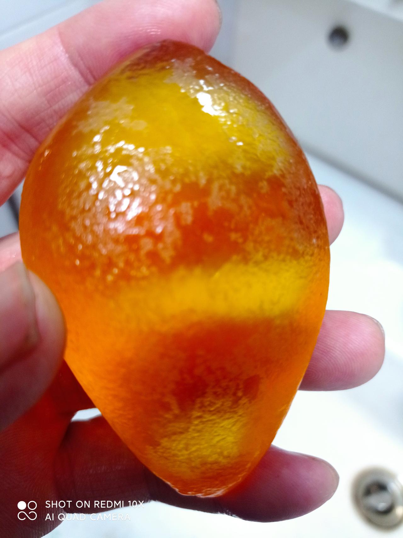 世界宝石典范、东方宝石精粹！
此件新疆沙漠黄色宝石光，体量硕大，色泽明艳纯粹，就