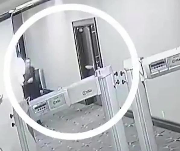 白宫晚宴曝致命漏洞，枪手提前入住踩点！警犬两次示警都被无视？
白宫记者晚宴期间，