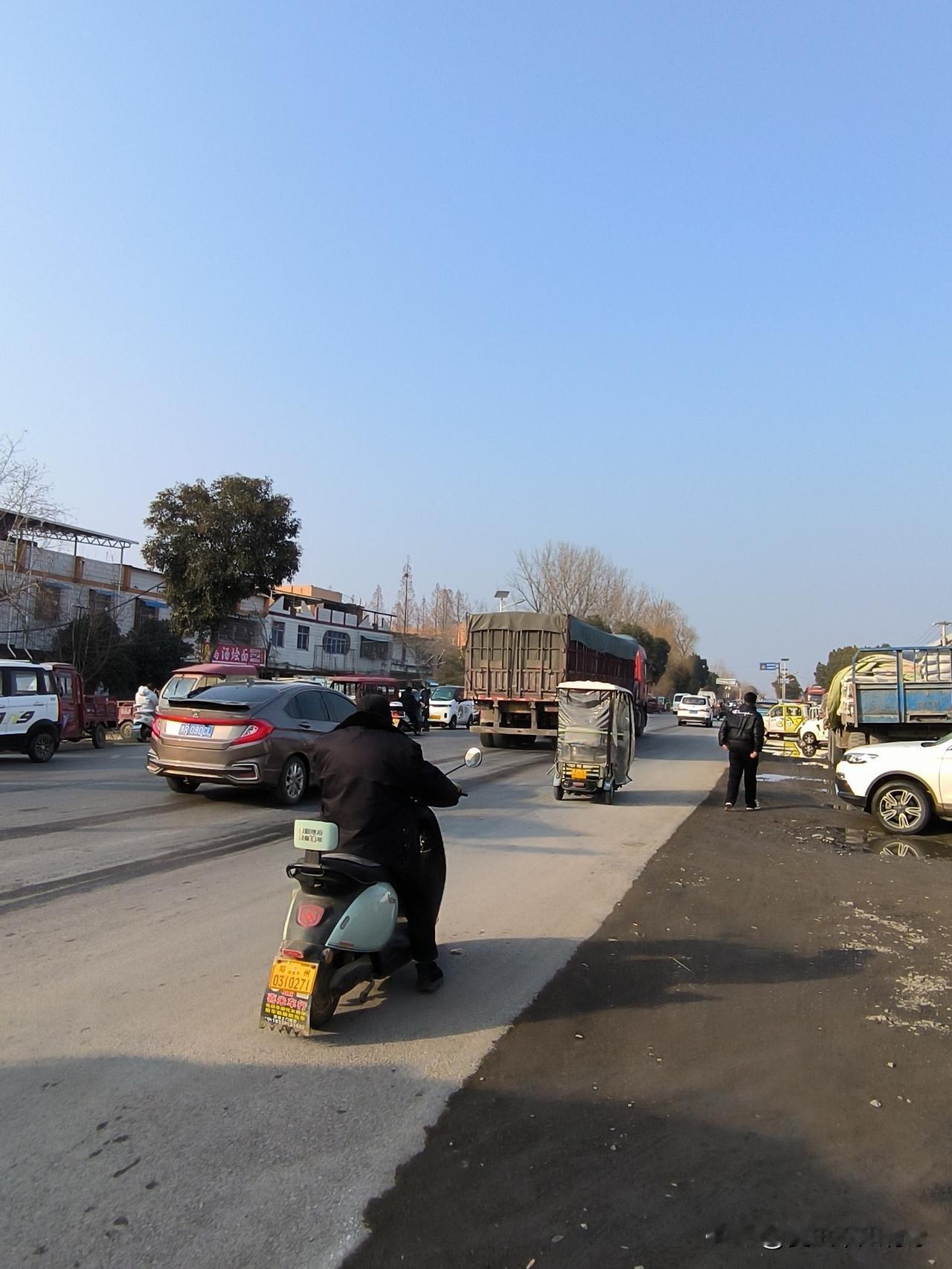 大龄剩女与大龄光棍，谁更焦虑？
答案是大龄剩女会更为焦虑。
大龄剩女有着稳定的工