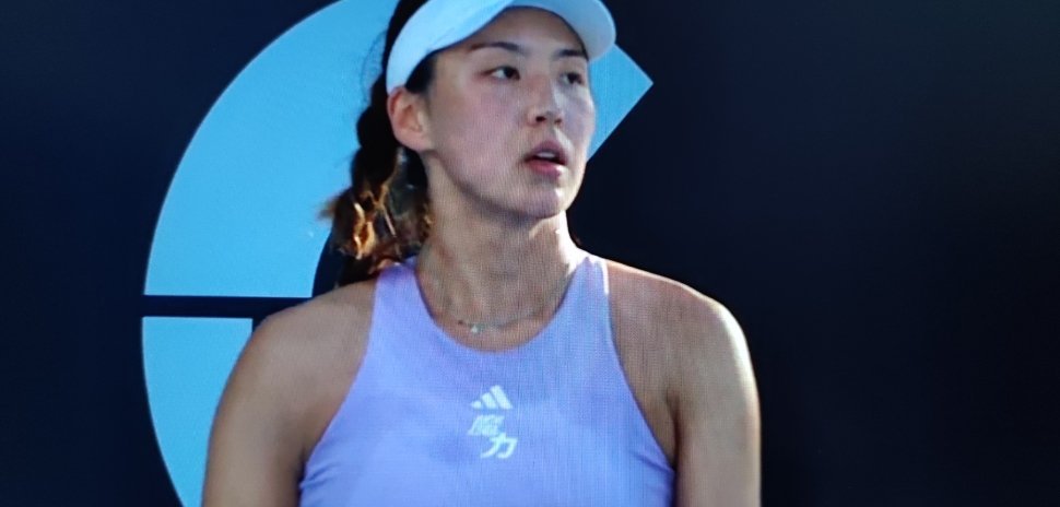 WTA250奥克兰网球公开赛，四强争夺战，王欣瑜6:4、4:3领先时，对手琼斯退
