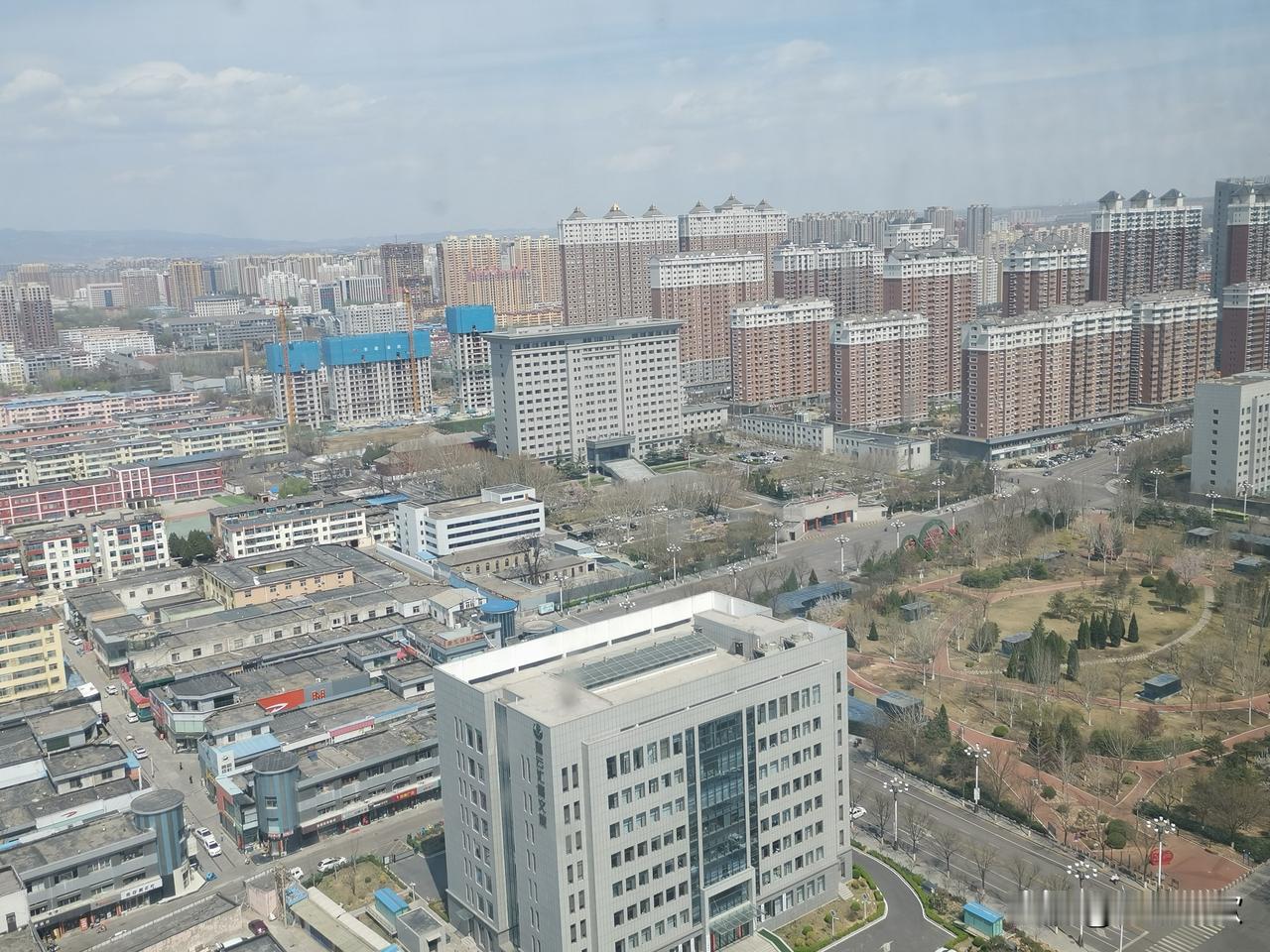 “你的房子涨了？”能感觉到电话那头的房产中介惊奇的瞪大了眼睛，一定是觉得难以置信