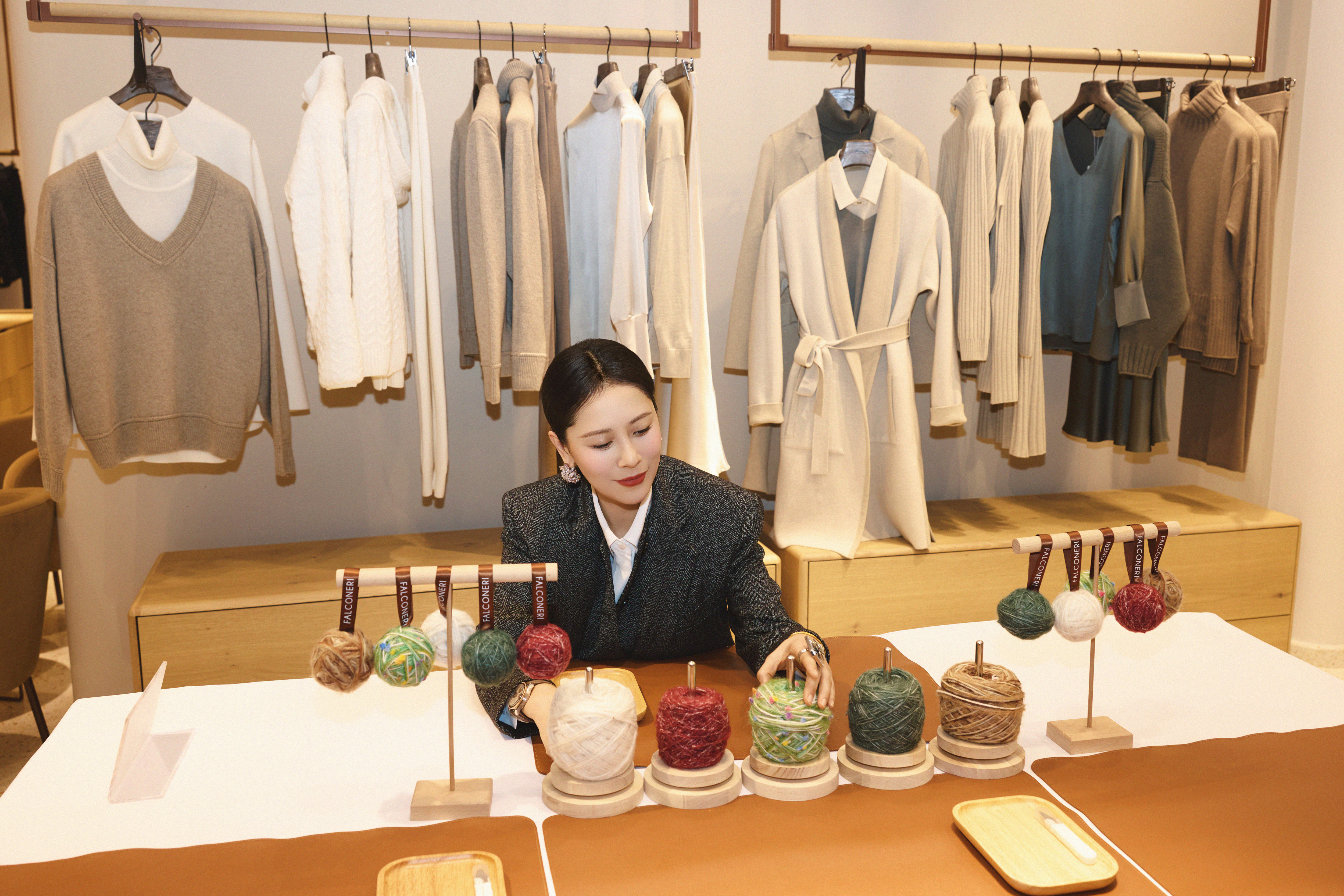 来自海清活动新造型  ～  受邀出席意大利品质羊绒制品品牌 FALCONERI 