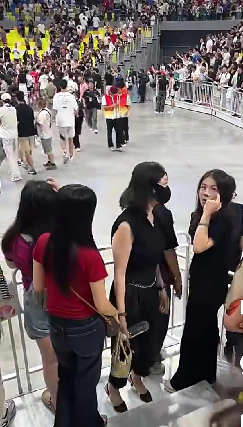 胡明轩妈妈看儿子打球，再次被追拍，其实他们家已经很低调


宏远现在网红气息明显