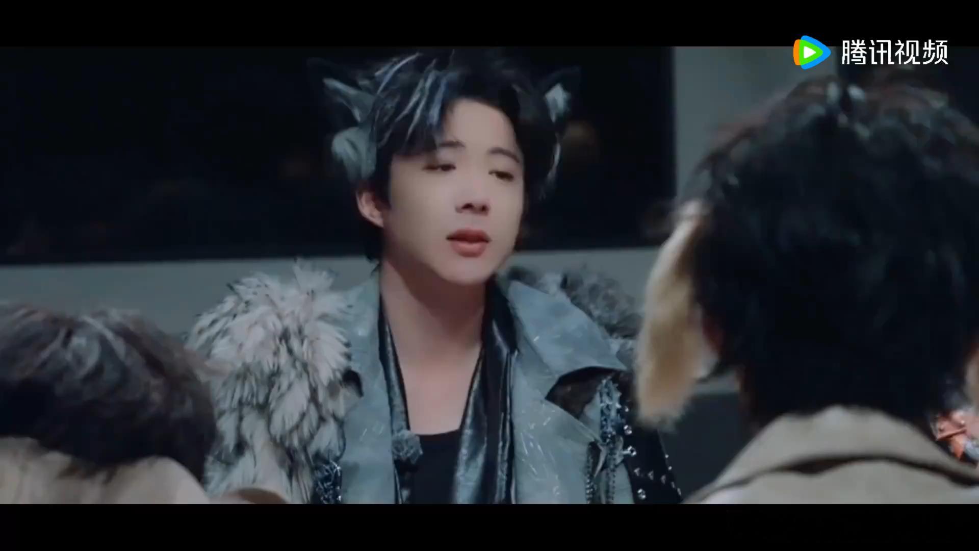 刘宇宁摸丁程鑫头张凌赫说丁程鑫一看就胆子很大刘宇宁精准形容丁程鑫是职场狐假虎威的