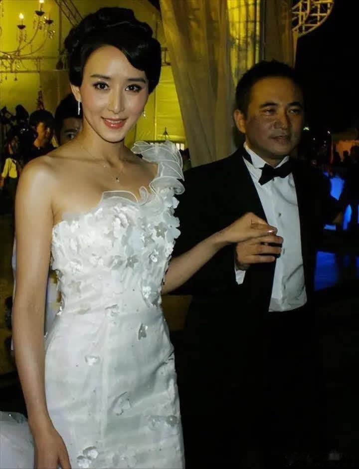 2008年，女星胡静嫁给了43岁的百亿富豪朱兆祥，新婚不久胡静就受不了老公身体上