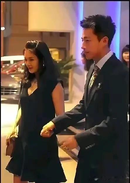 感觉大S是NPD人格，即自恋型人格障碍。不知道大家有没有同感。
1，善于伪装，恋