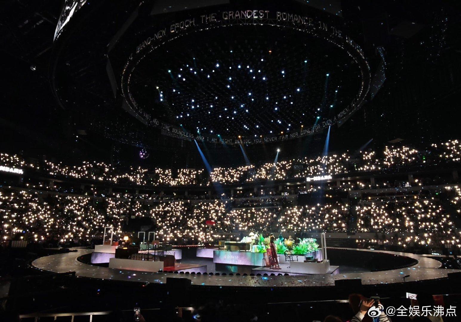 张杰新春演唱会是一部连续剧 张杰未LIVE巡回演唱会 《8090的歌》一响，张杰