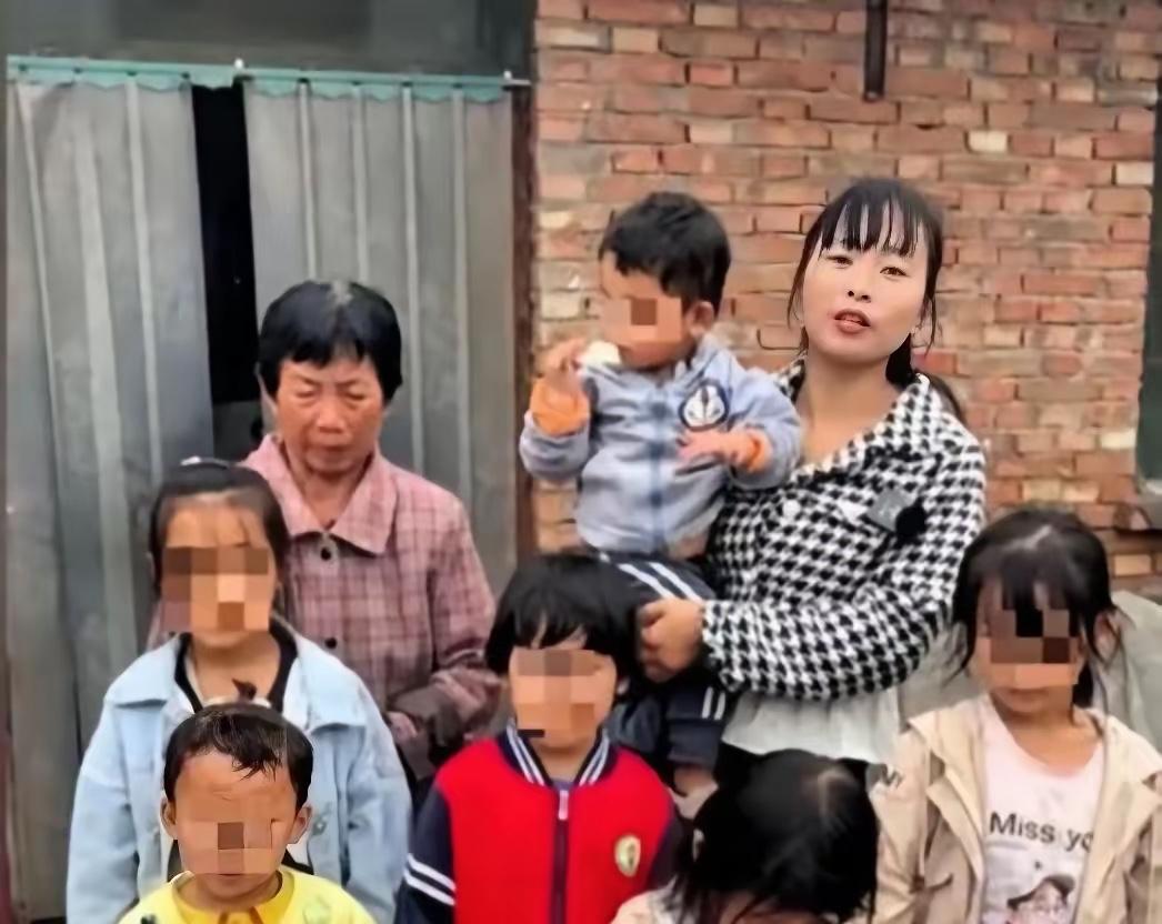 2021年，河南的朱大哥在修拖拉机时被砸身亡。谁知，他妻子不堪重负离家出走。弟媳