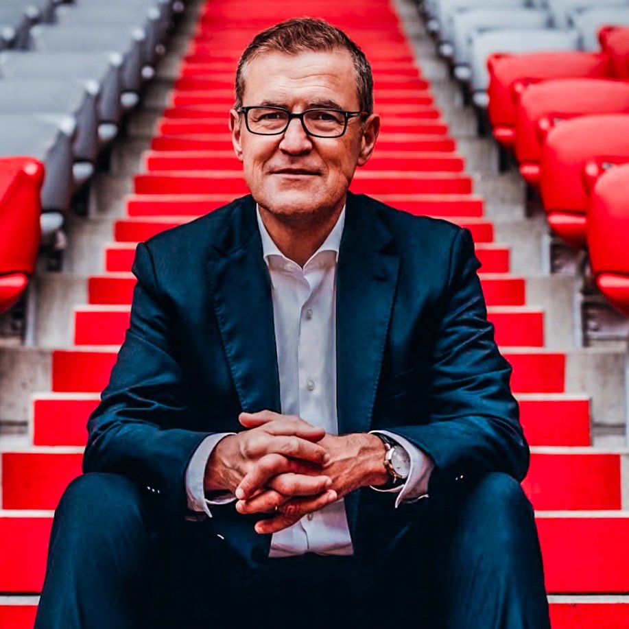 🗣️拜仁CEO 扬-克里斯蒂安·德雷森 在首回合结束后对拜仁队的训话：“皇马拥