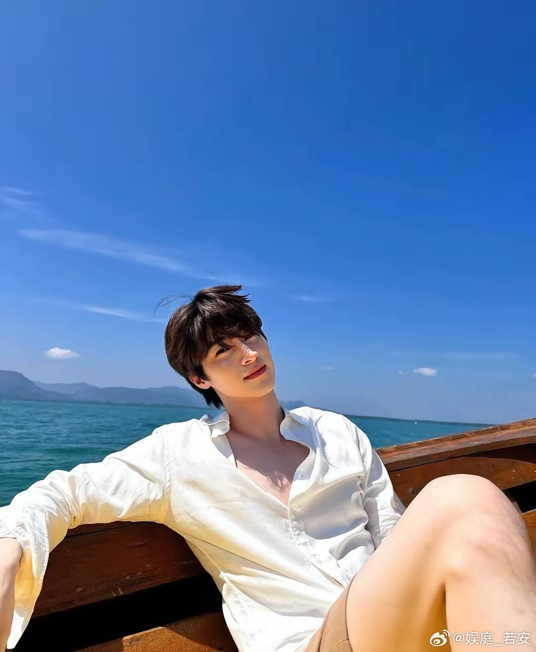曝疑似Lisa新恋情曝Lisa新恋情Lisa与LV三公子原来早在半年前就已经分手