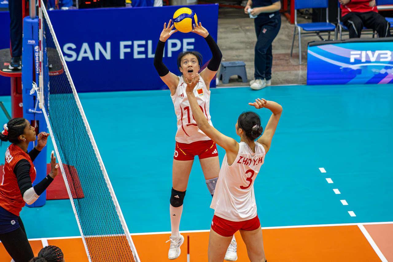 中国U17女排第3局25-19胜多米尼加，一人建奇功！
北京时间8月13日，中国