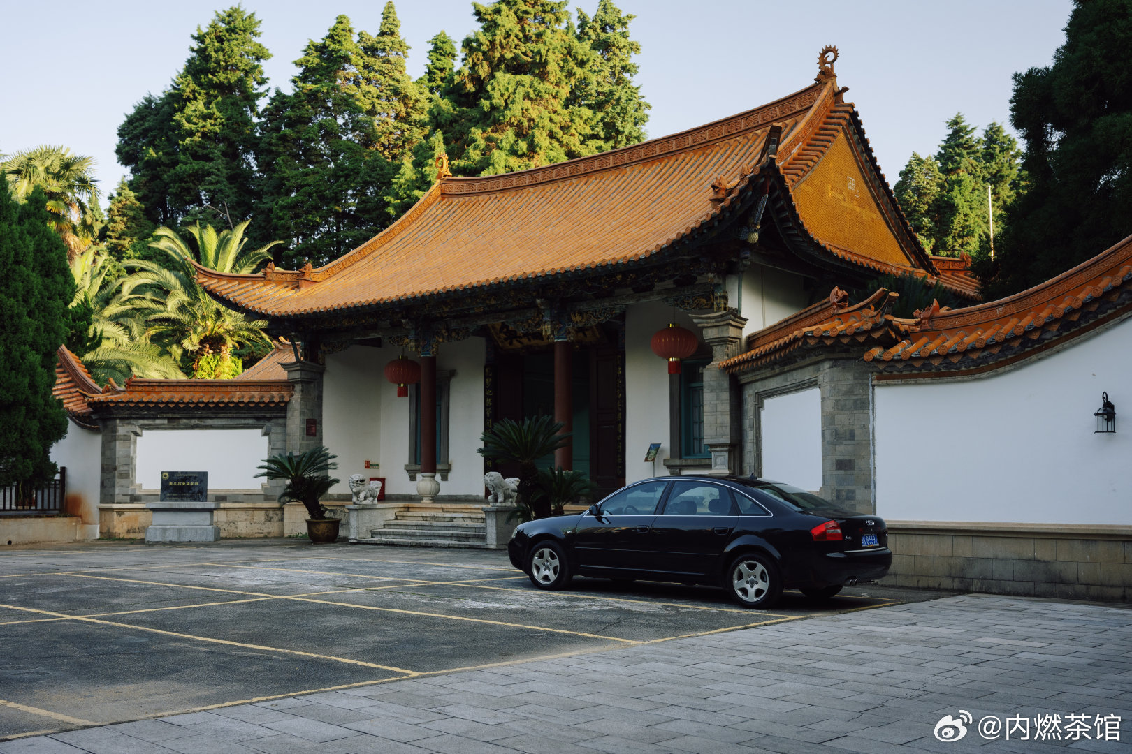 本月驾驶C5 2.8MT远赴昆明特地拜访了历史悠久的震庄迎宾馆起始于德国驻昆领事