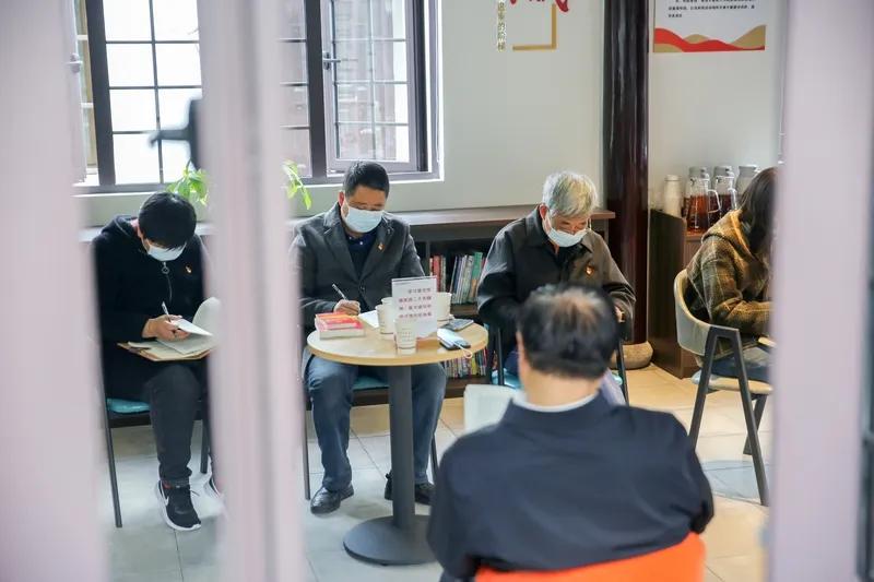 年龄大了就该休养生息？要看哪类人！如果有新思想、新建议，千万努力表达，否则生命失