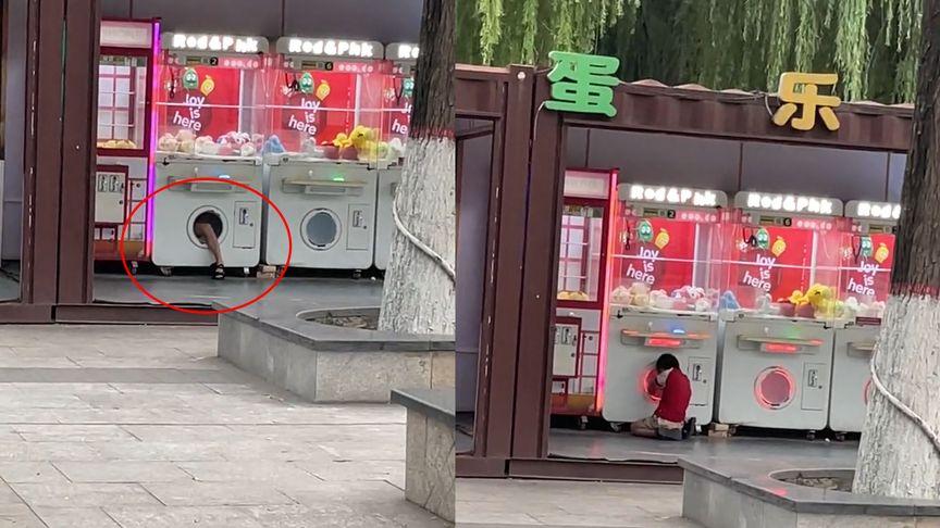 【男孩钻进娃娃机疑偷拿玩具吓坏路人，景区：会联系运营商加强管理】7月2日，陕西西