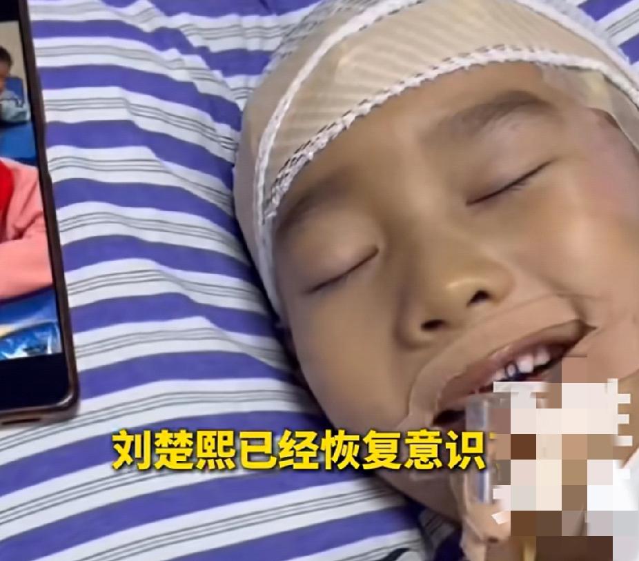 看哭了！小学生车祸昏迷55天，老师和同学们用爱心将其唤醒！他醒来的那一刻，教室里