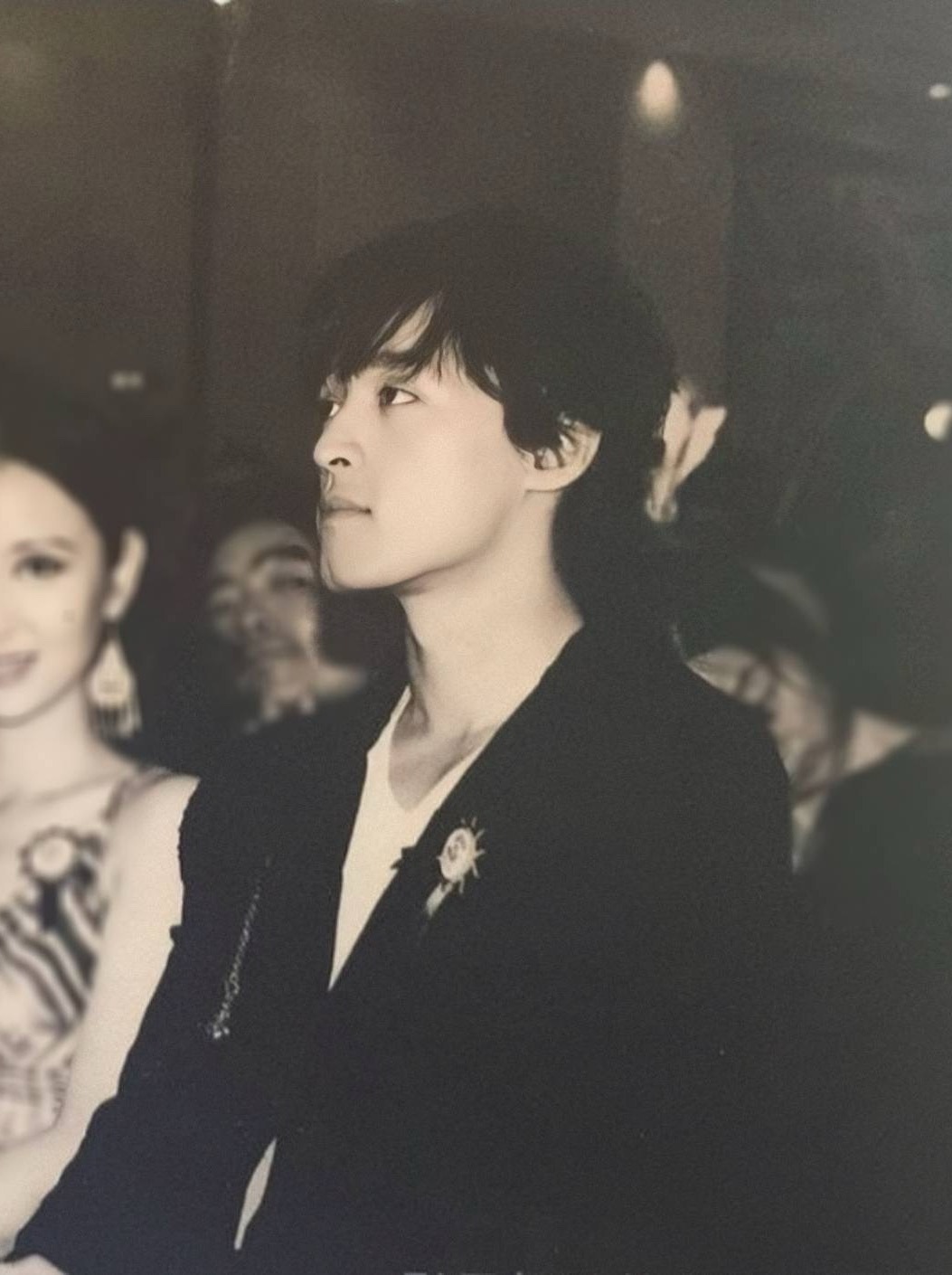 因为没有大回车感觉整个粉⭕表示惊讶震惊之余会觉得一哥都这个地位了怎么没按现在的风