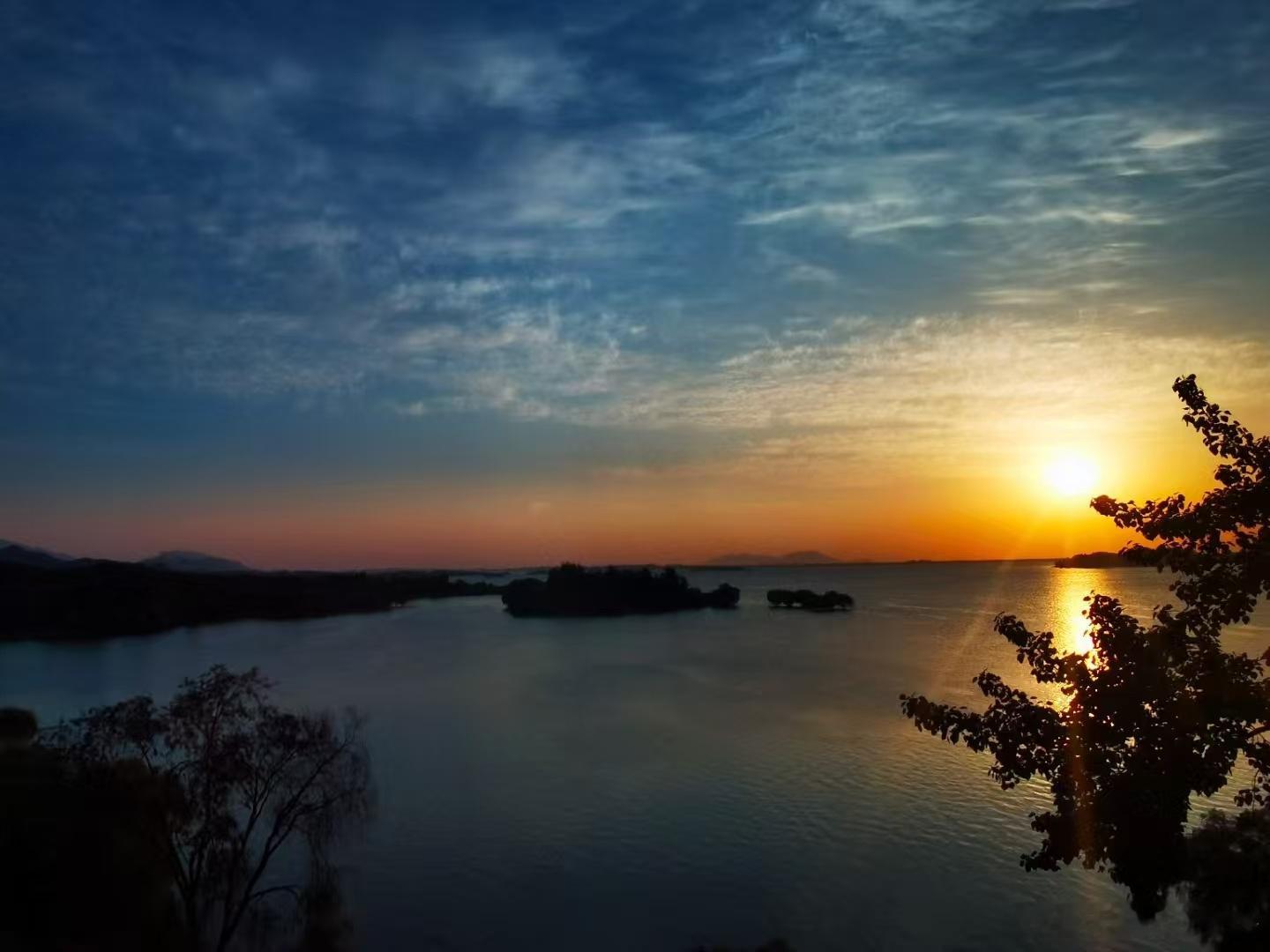 是早晨还是黄昏？风景都很美。各位早☀️ 