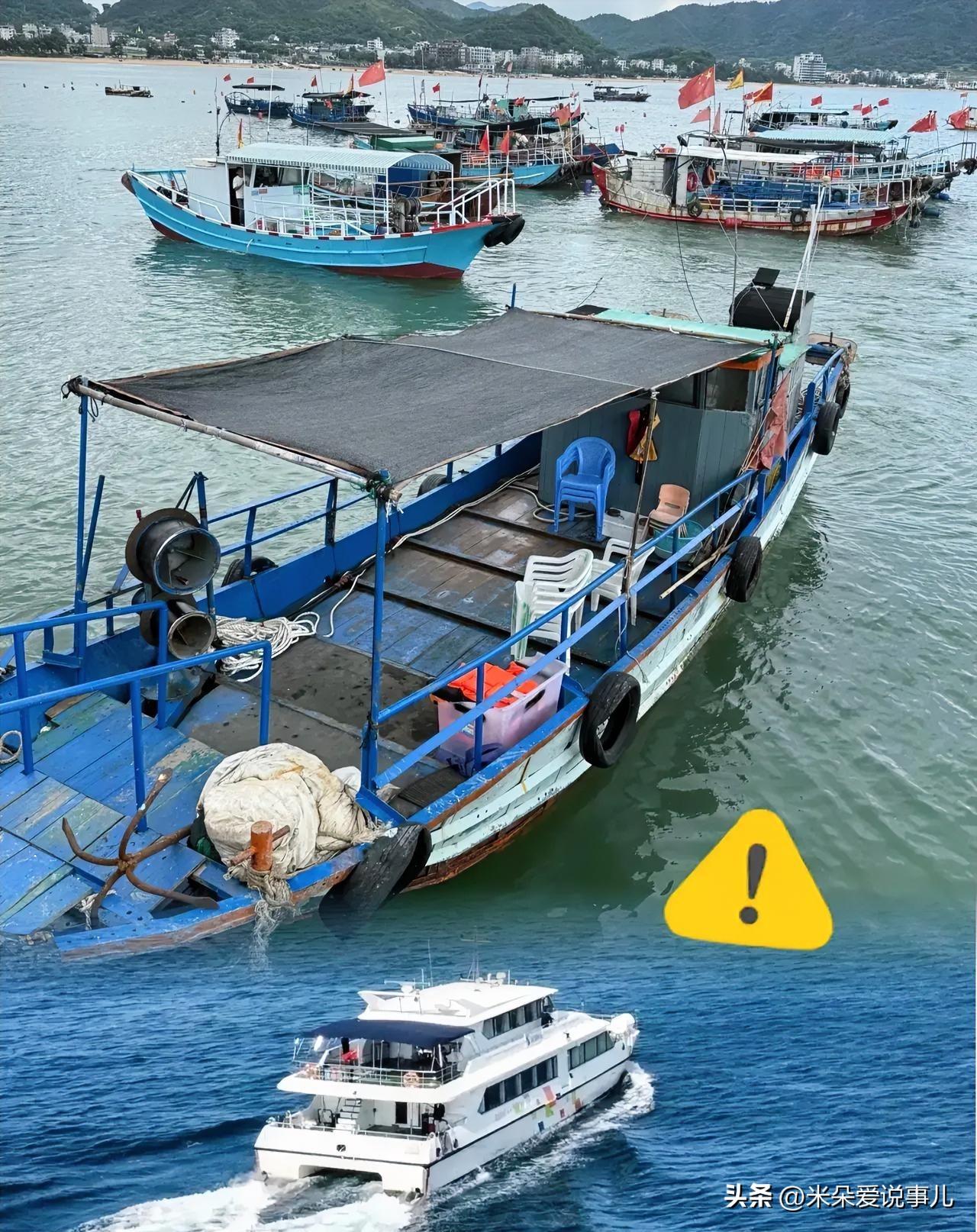 辽宁舰、山东舰、福建舰同时向海面发报：“81192，跑道已清空，可以降落，请立即