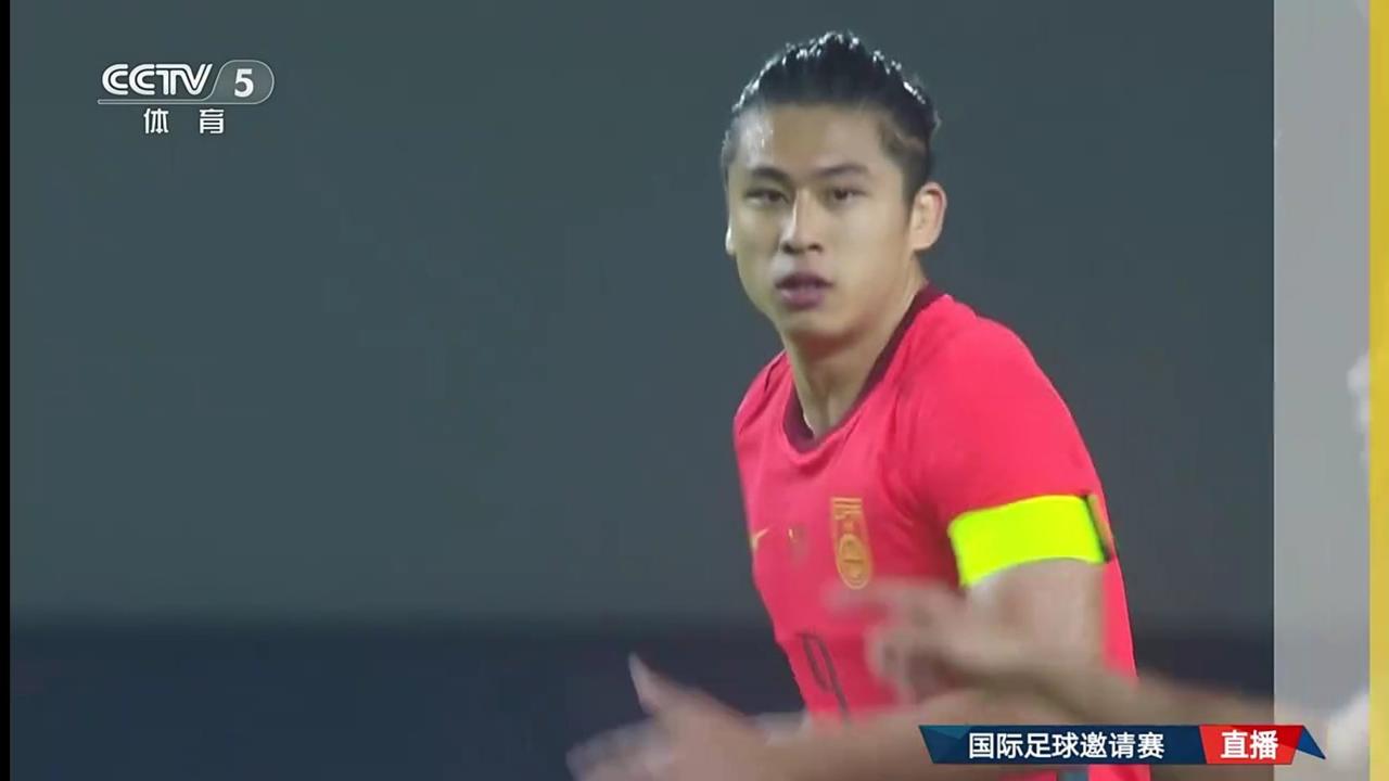 友谊赛，中国队半场9个角球，颗粒无收，找一个任意球教练吧，对于技术粗糙的中国队角