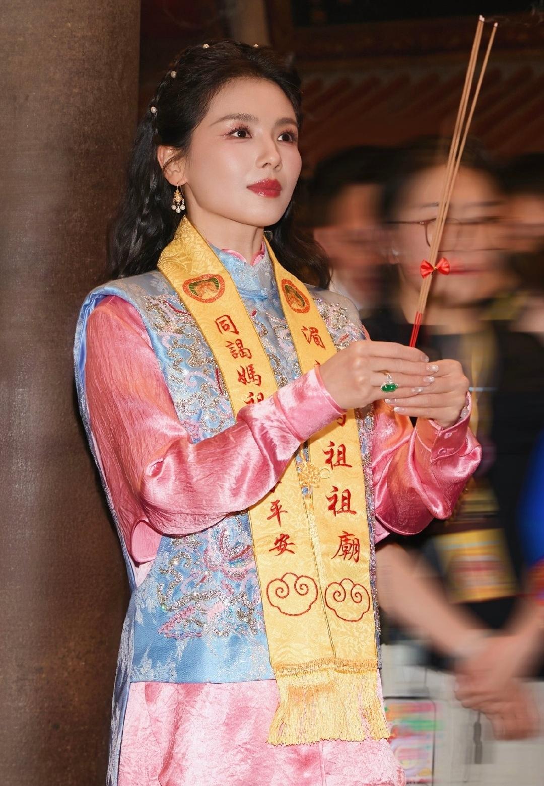 5 月 8 日晚的湄洲岛妈祖祖庙灯火长明。

妈祖诞辰 1066 周年的守夜庆典