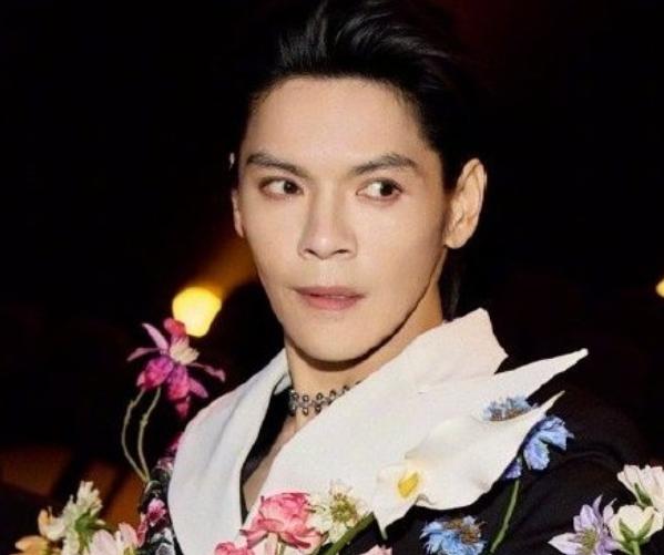 向佐，郑重道歉！
3月11日，向佐突然冲上了热搜，这一次他严肃道歉，字里行间都是