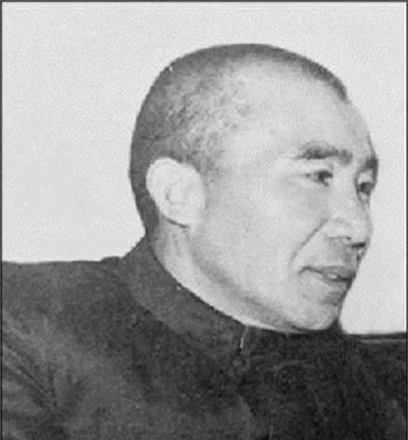 他是老蒋的爱将，红军的死敌，1948年被俘后，毛主席：送我这里来。
 
这个人就