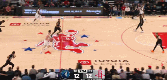 阿门腿上真是装了强力弹簧啊
火箭对森林狼的比赛第一节达到5分半钟，申京持球进攻，