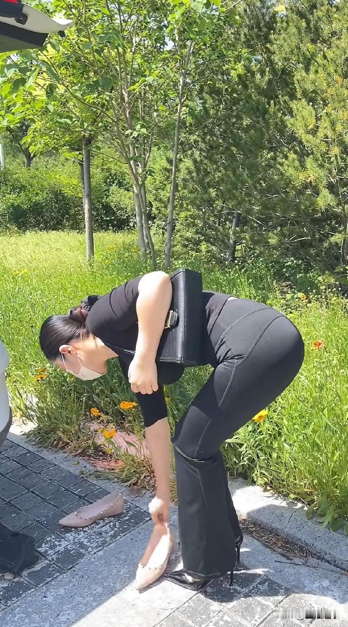 出远门非得穿高跟鞋