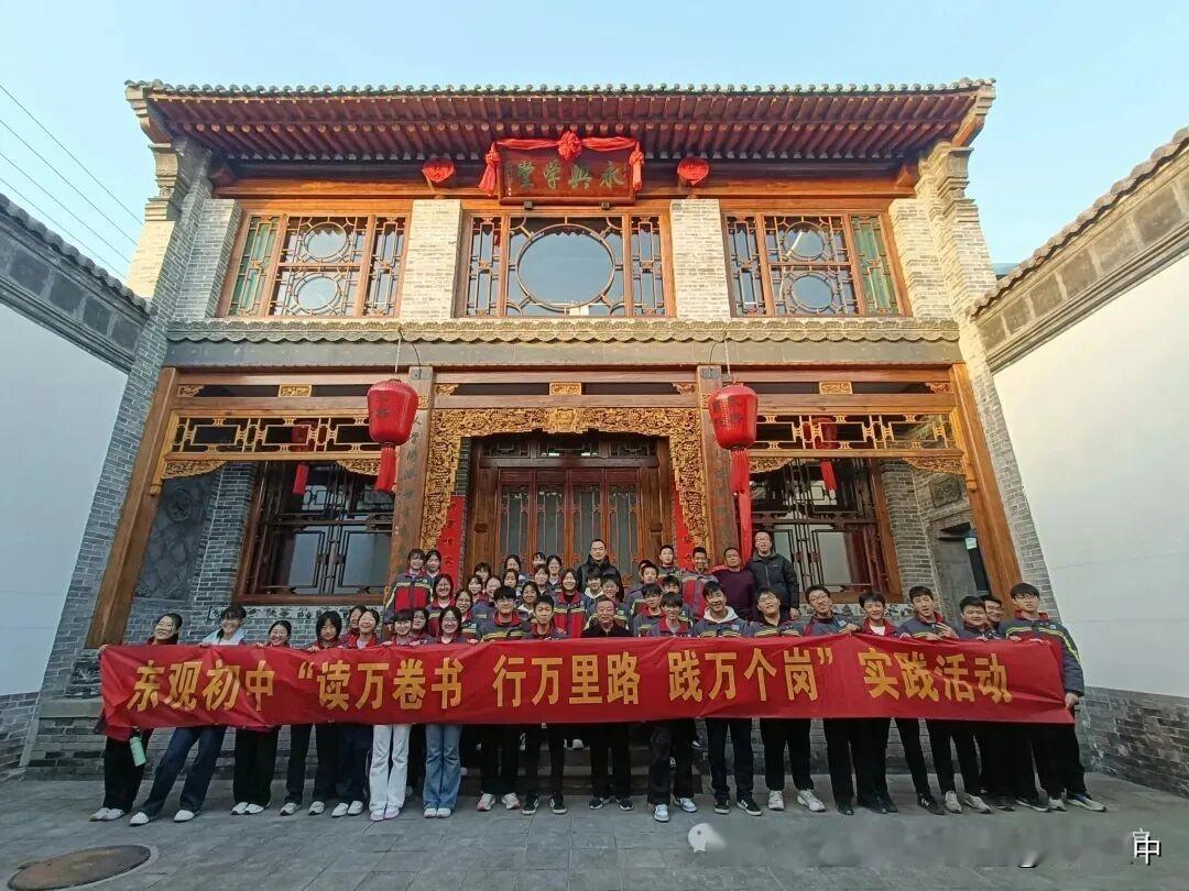 百年学校一一祁县东观小学
公元1379年，一个叫程思让的人在永兴庄（东观村旧称）