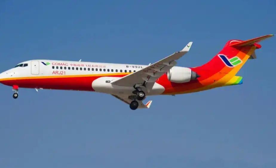 这冲击力也太猛了！12 月 24 号外媒报道，中国商飞的 C919 客机，原本的