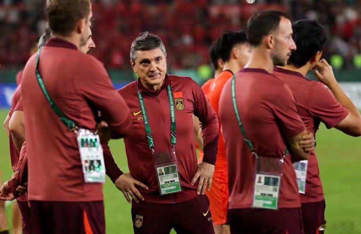 一次值得肯定的亚洲杯之旅，进入决赛已是奇迹。日本队的发挥，让我们看到不足和差距，