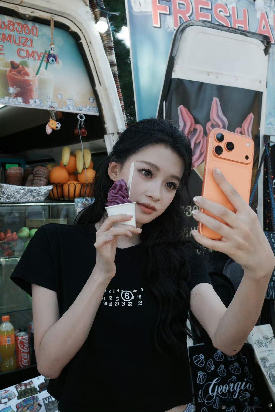 孙怡格鲁吉亚漫游松弛感格鲁吉亚漫游大片上新！孙怡立于卡兹别克雪山之下，连绵雪峰，