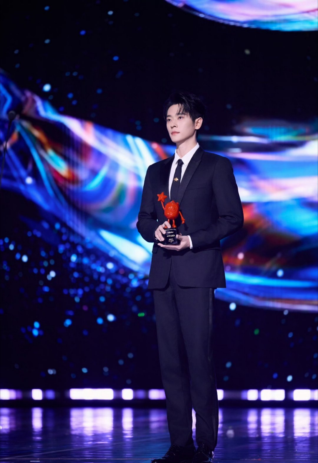 恭喜演员丞磊 未来的路我们还要一起走 秤砣和丞磊长陪伴～