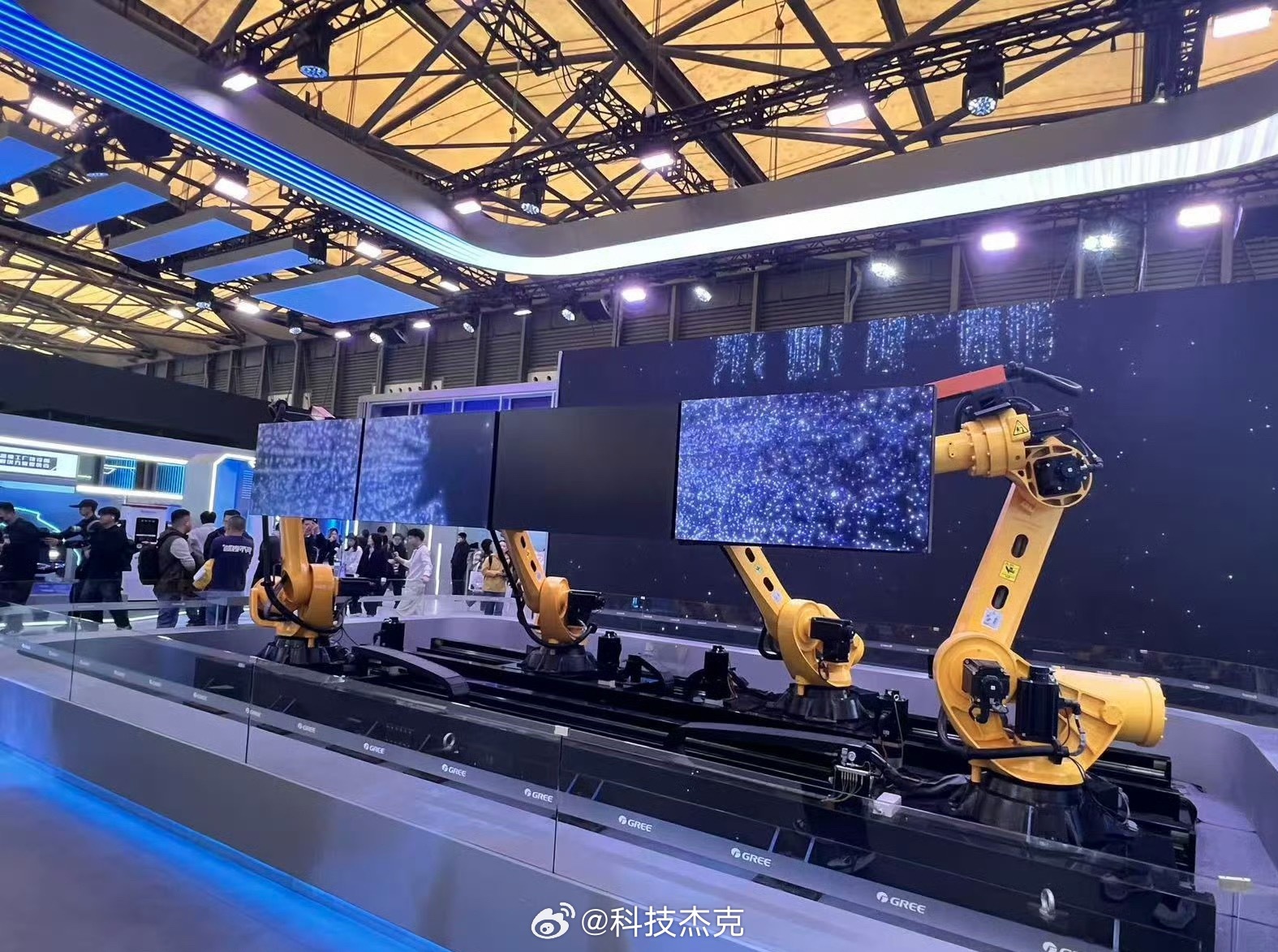 格力高管被Tim追着提问年轻人宁愿送外卖也不进厂？还是董明珠那句话，要是工厂能给