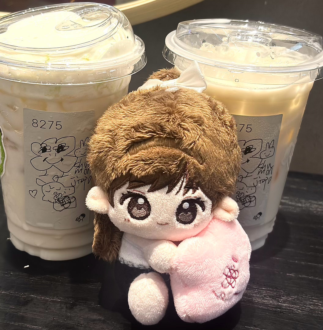 其实我只是出来吃个晚饭但是喜茶新品买一送一我还是不忍心放过 我喝吧喝吧 我和我家