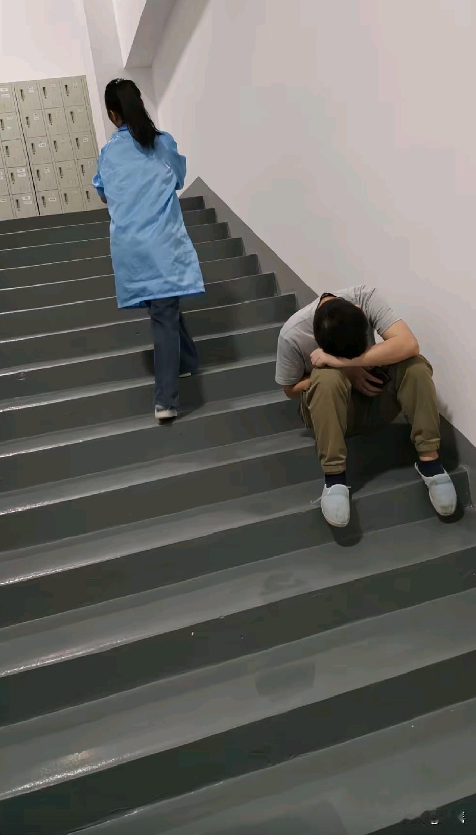 工作12小时下来，谈恋爱都没时间
