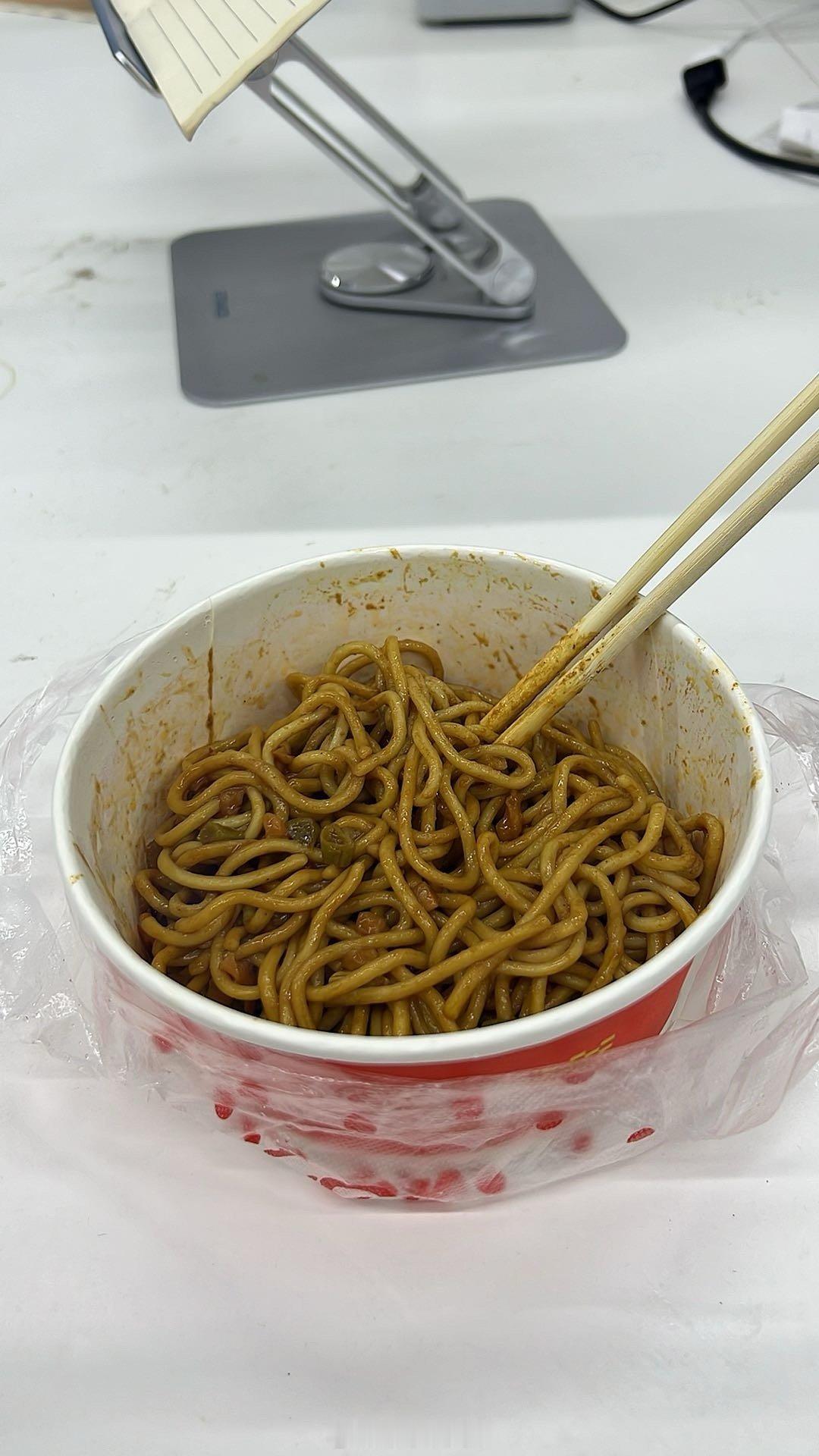 今天工作从一碗热干面开始热干面 ​​​