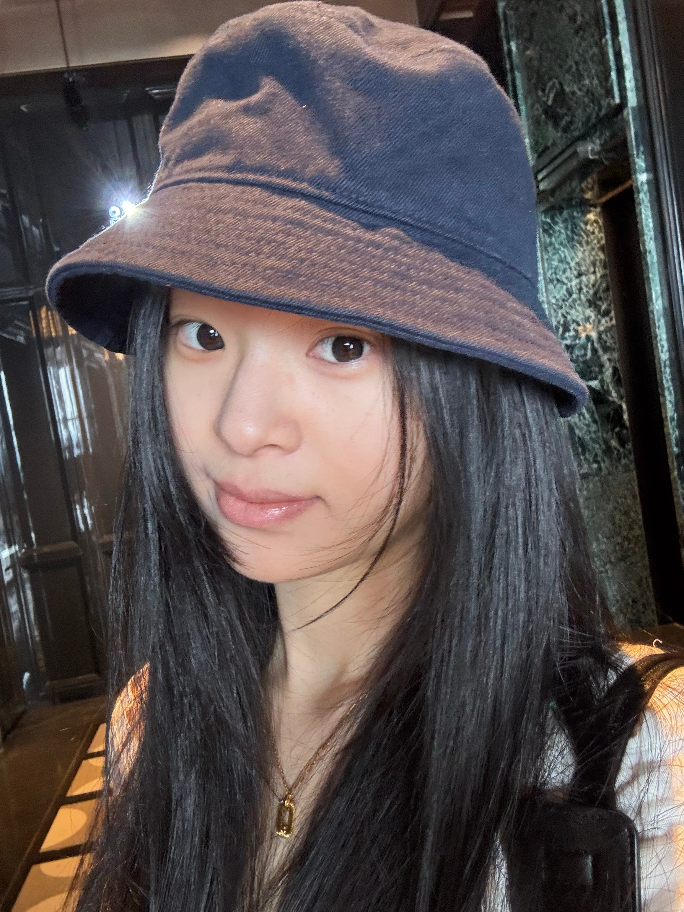 每次游完泳第二天皮肤都超好，就是头发特别毛躁 