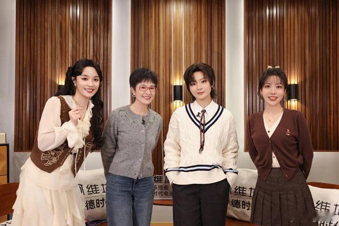 周笔畅自曝最叛逆的事谁能不爱冒险达人周笔畅啊！独自去西藏的经历，说出来都觉得好刺