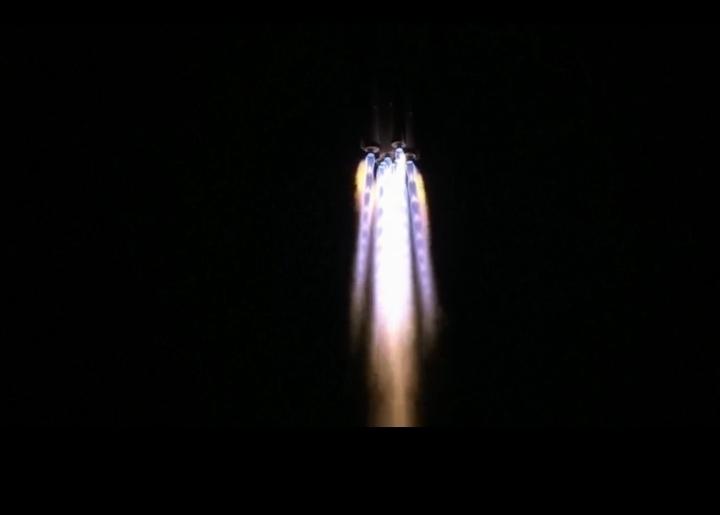 热烈祝贺神舟二十三号载人飞船发射圆满成功！火箭直冲云霄，奔赴浩瀚苍穹，这一刻振奋