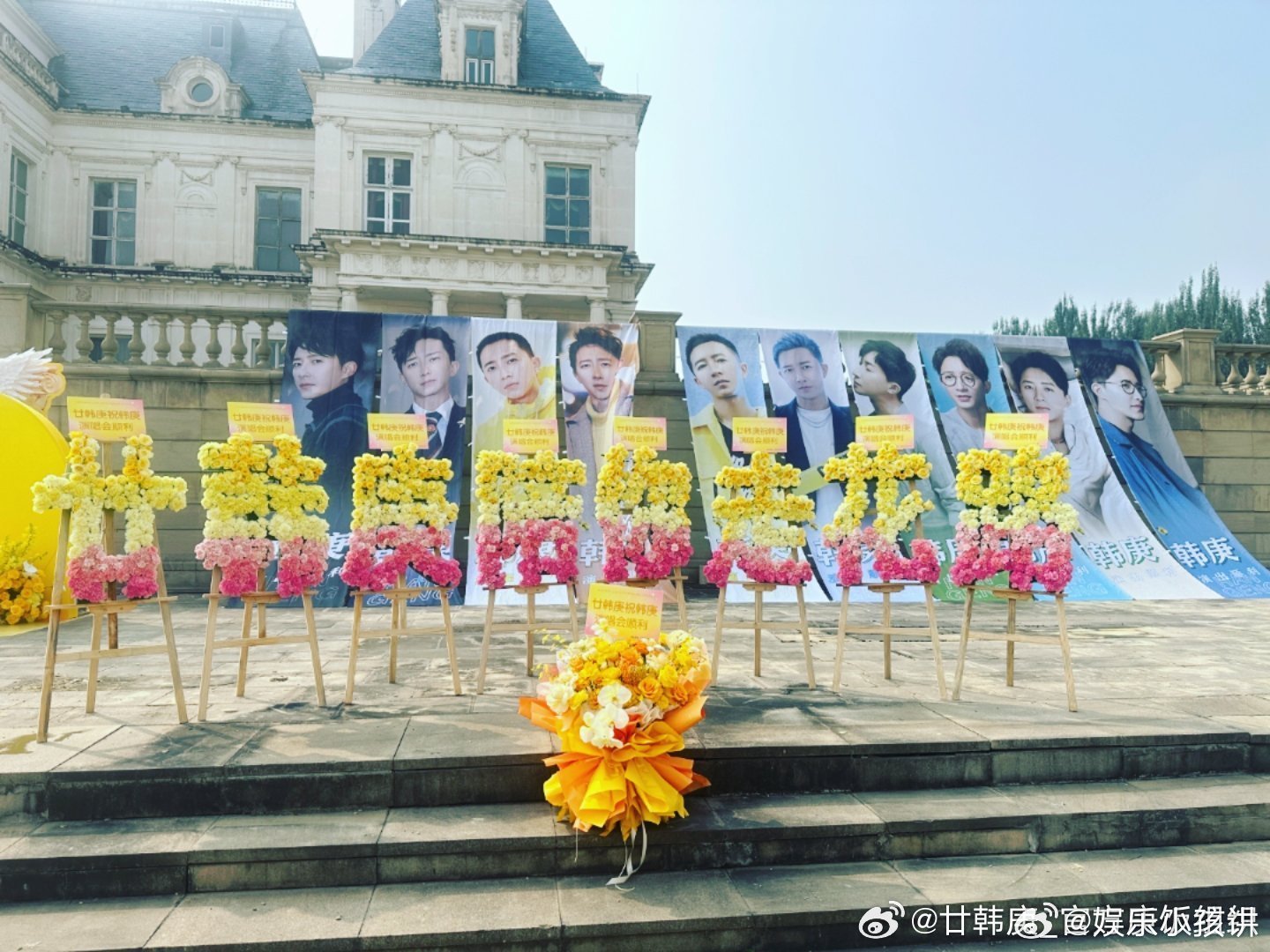 韩庚城堡演唱会太浪漫了 从进场就开始感动，每处布置都是回忆杀。老爱豆逆应援太贴心