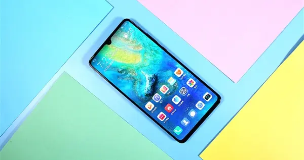 华为Mate 90系列开售18天销量：约52.8万台 连续多周第一