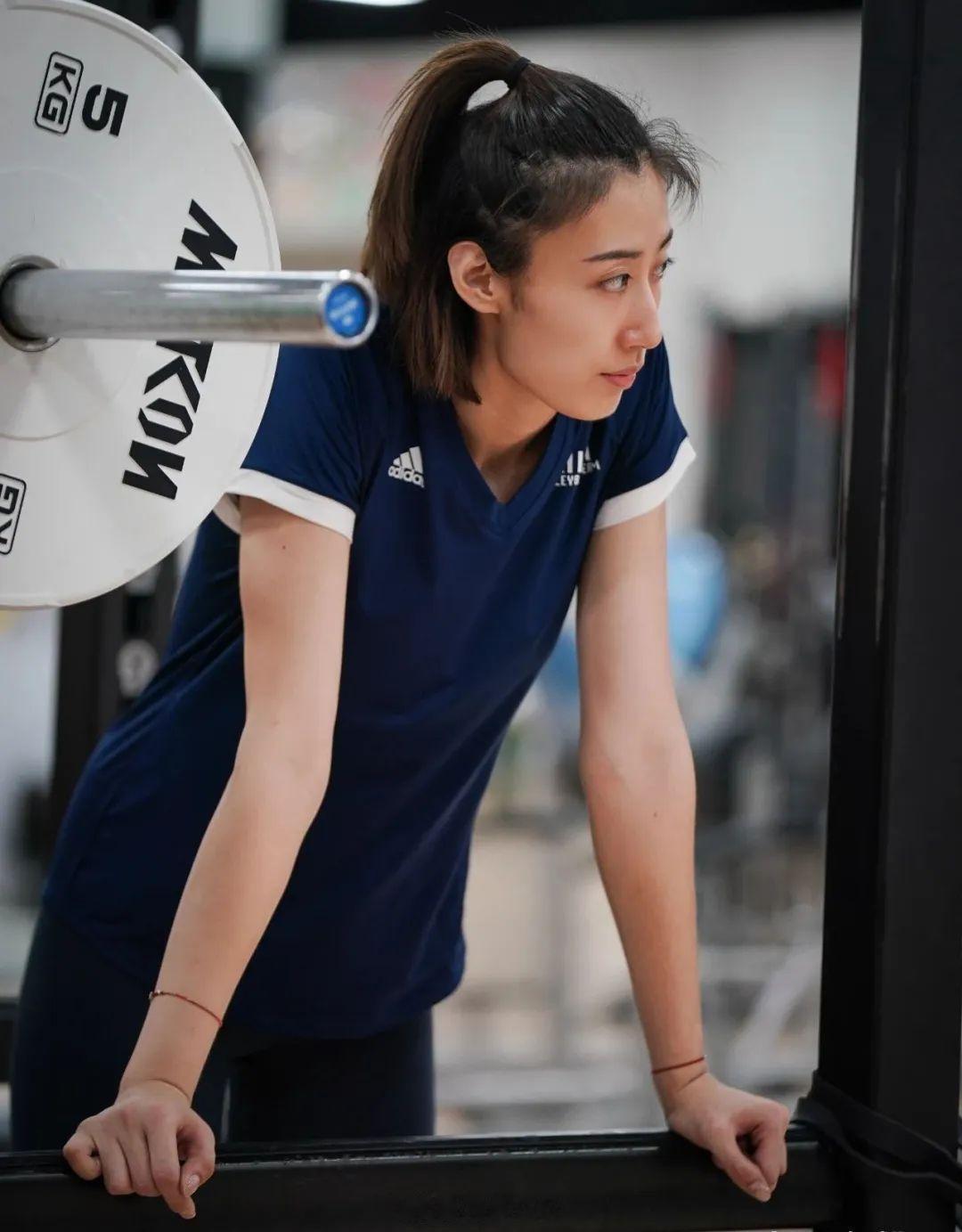 加雷这几个赛季在选人上是独具慧眼的，这赛季的塞拉、王媛媛、续约的邦加尔茨，包括现