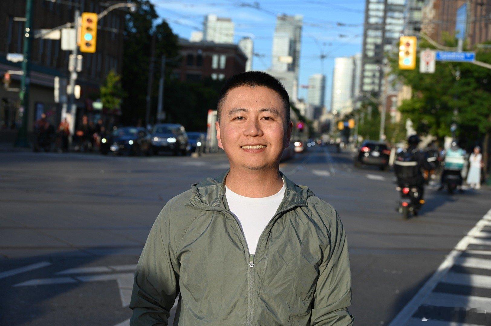 回到多伦多，剪了一个新发型，如何？  ​​​