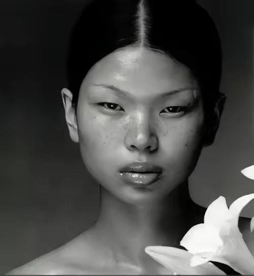 找到中国最丑的女孩，然后把她捧红，再告诉全世界，这就中国美女的代表！让全世界都觉