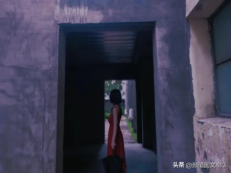 美女的美丽体现在何处呢？真正的美，远不止皮囊。外在的精致或许能赢得第一眼关注，但