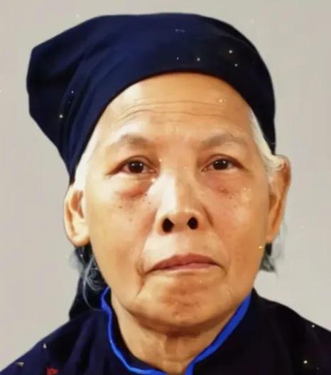 [月亮]1947年生在越南的隆美兰，后来嫁到了广西龙州。1979年对越反击战打起