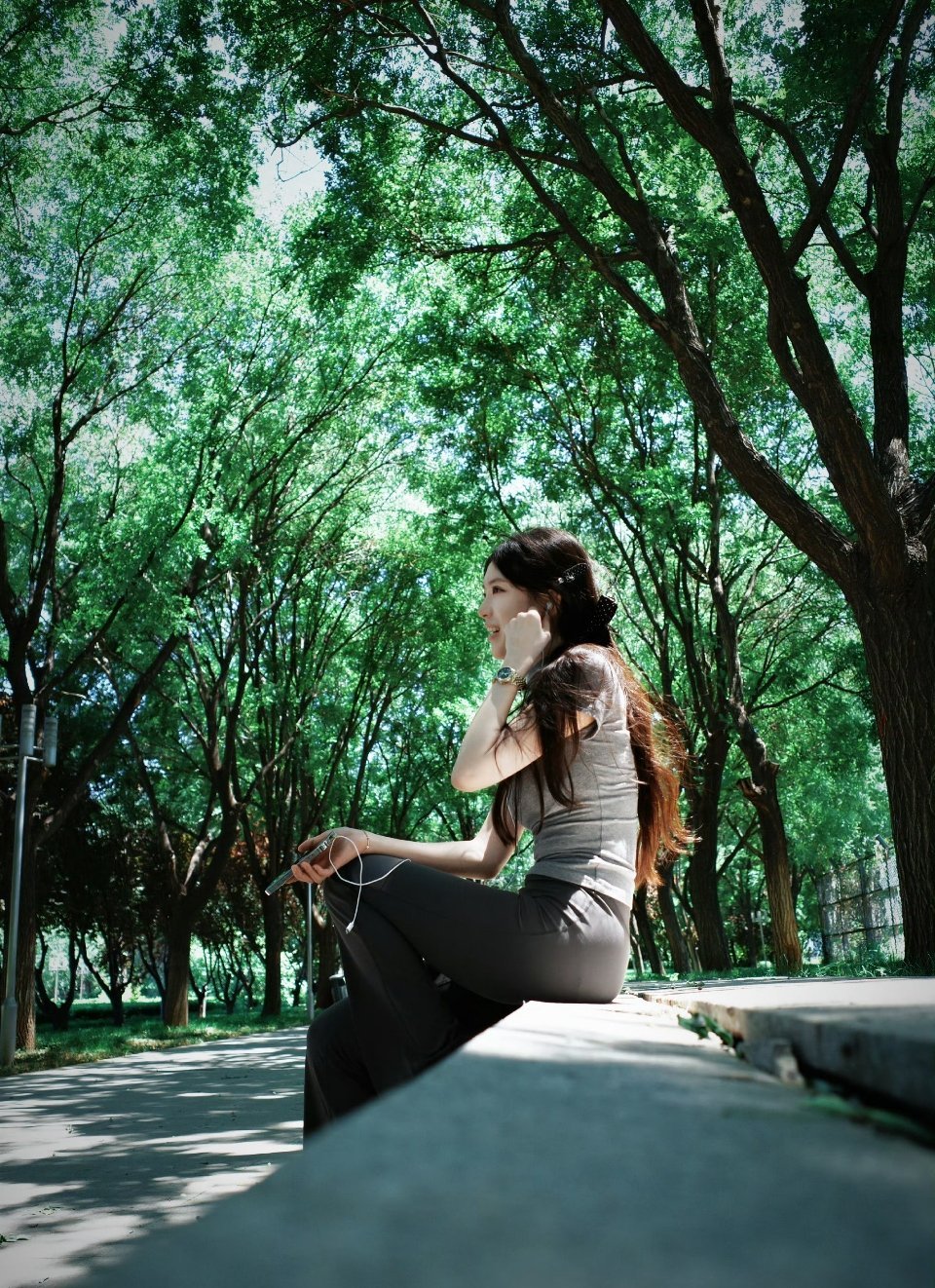 思慕社字母分离久了，连记忆都会长出新的纹路，就像一件穿了太久的毛衣，针脚全变了样